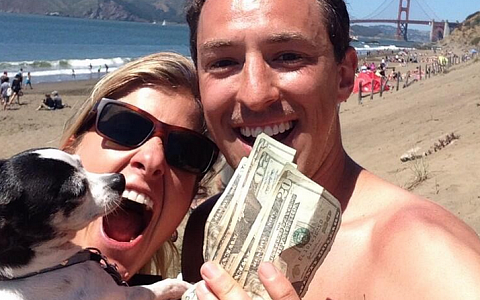 миллионер который раздает деньги