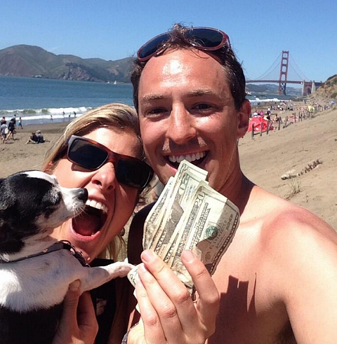 миллионер который раздает деньги